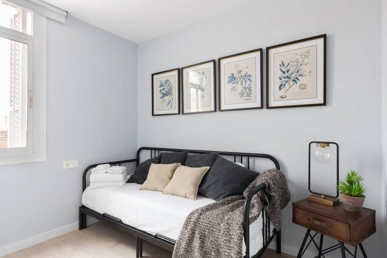 2 Bdr Penthouse In Grcia Apartment Barcelona Bagian luar foto